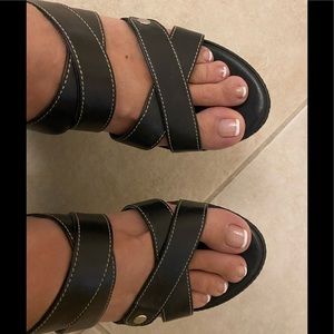 LIKE NEW: Black Italian Shoemakers Slip on Size 7 with 4.5” Heels